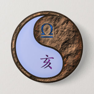 Badge Rond 7,6 Cm Balance & Sanglier de Terre