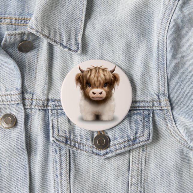 Badge Rond 7,6 Cm Cute Highlands Scottish Cow (En situation)