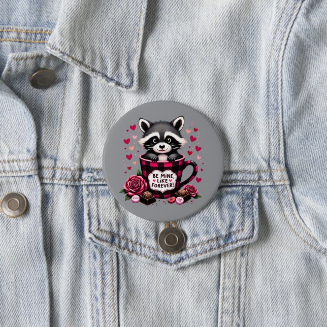 Badge Rond 7,6 Cm Cute Raccoon Valentine Buffalo Plaid (En situation)