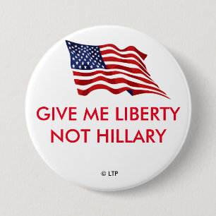 BADGE ROND 7,6 CM DONNEZ-MOI LA LIBERTÉ PAS HILLARY