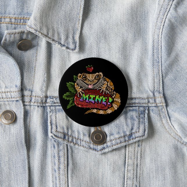 Badge Rond 7,6 Cm Dragon à la fraise "MINE !" (En situation)