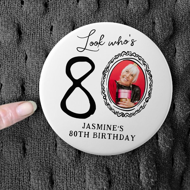 Badge Rond 7,6 Cm Funny Look Who's 80! Photo 80th Birthday (Créateur téléchargé)