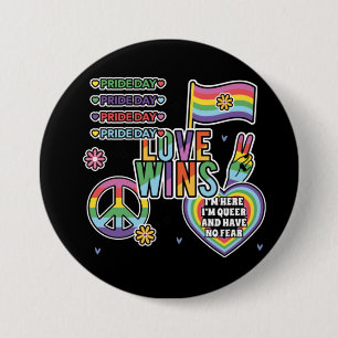 Badge Rond 7,6 Cm Jour de la fierté. L'amour gagne. Je suis queer et