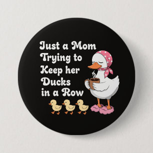 Badge Rond 7,6 Cm Juste une maman essayant de garder ses canards en 