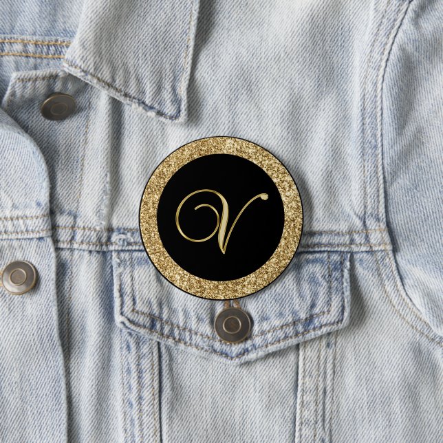 Badge Rond 7,6 Cm Monogram V, élégant script doré (En situation)