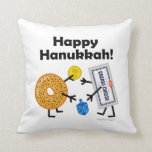 Bagel-u. Frischkäse - glückliches Chanukka! Kissen<br><div class="desc">Jüdischer NahrungFreundin-bagel u. Creme grüßen sich warm bei Chanukka, und Spiel mit einem dreidel für Schokolade prägt (gelt). Der Teil meiner "freundliche Nahrungsmittel" Sammlung… klicken an Speicherverbindung unten, um sie alle zu sehen. SIE KÖNNEN DIE HINTERGRUND-FARBE AUF BEIDEN SEITEN VOM KISSEN ZU ALLEM ÄNDERN, DAS SIE WOLLEN!</div>