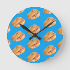 Bagels machen alles besser als jüdisches Deli Runde Wanduhr