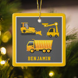 Baggerbagger Keramikornament<br><div class="desc">Personalisieren Sie dieses niedliche quadratische Ornament mit dem Namen Ihres Kindes,  um Ihre eigenen individuellen Jungs Zimmer Ornament.</div>