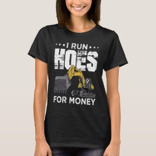 Baggerbetreiber führen Hoes Digger aus T-Shirt