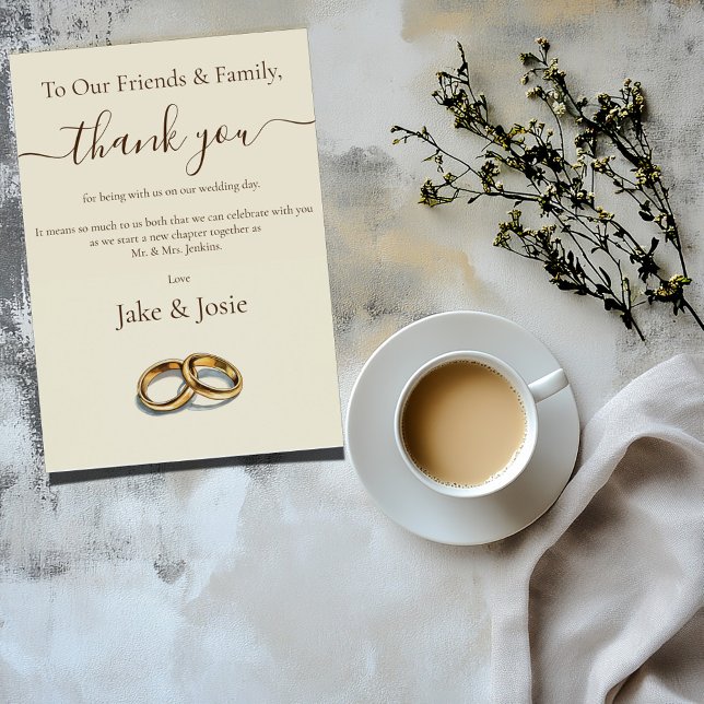 Bagues de mariage d'or merci Table Card (To our friends & family thank you, wedding card with an illustration of 2 gold wedding rings.)