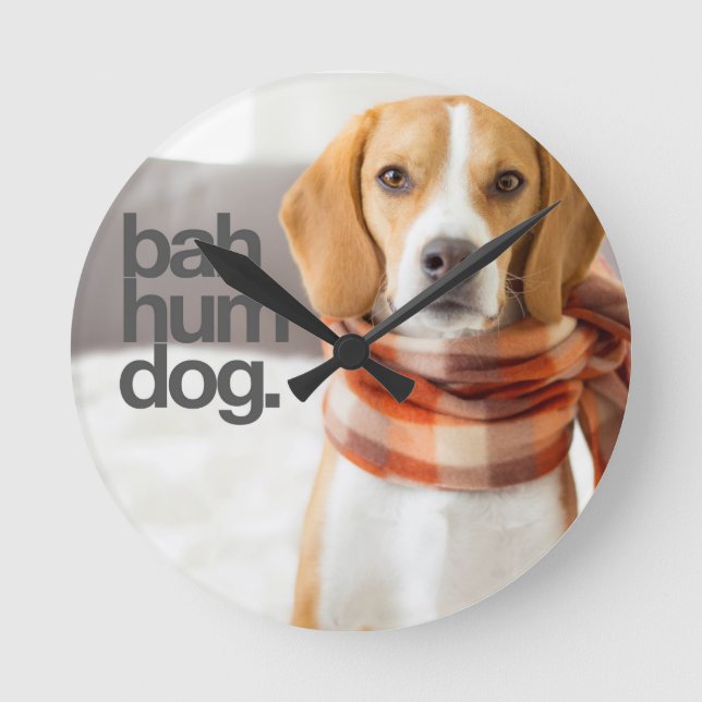 "Bah Hum Dog" Beagle Runde Wanduhr (Vorderseite)