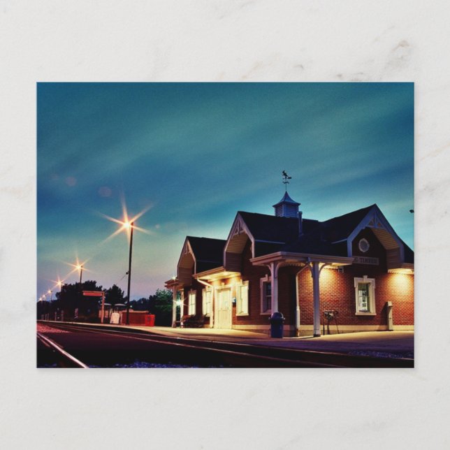 Bahnhof bei Nachtpostkarte. Postkarte (Vorderseite)