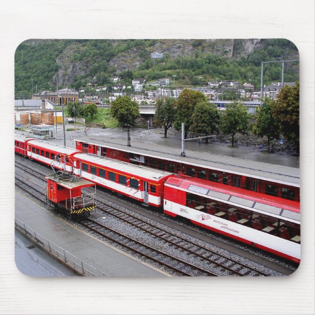 Bahnhof Brig in der Schweiz Mousepad (Vorne)