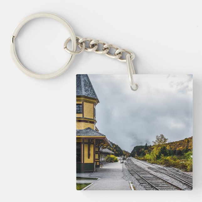 Bahnhof Crawford Notch - Akryllischer Schlüsselanh Schlüsselanhänger (Vorderseite)