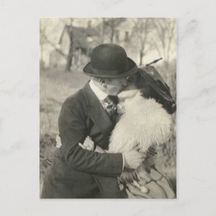 baiser avec une carte postale en fourrure