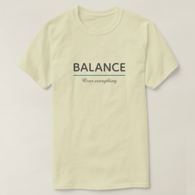 Balance Über Alles – Minimale weiße Typografie T-Shirt (Design vorne)