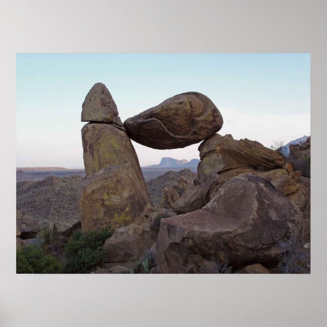 Balanced Rock - Big Bend, Texas Poster (Vorne)