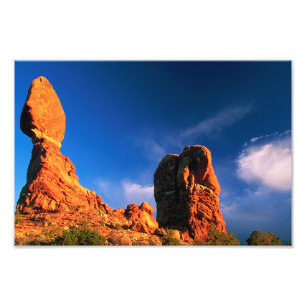 Balancierter Felsen bei Sonnenuntergang Fotodruck