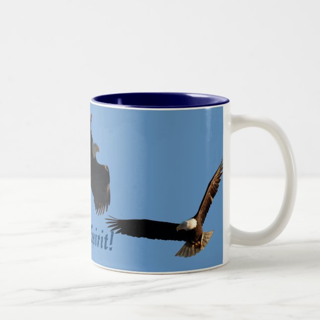 Bald-Adler-Flugabholung II Zweifarbige Tasse (Rechts)