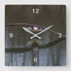 Bald Adler im Flug Quadratische Wanduhr