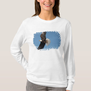 Bald Adler im Flug T-Shirt