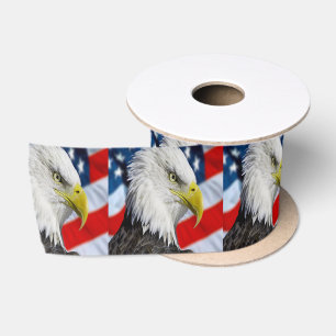Bald-Adler-Kopf und eine amerikanische Flagge Satinband