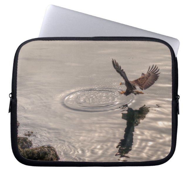Bald-Adler-Landung über das Foto der Wildtiere Laptopschutzhülle (Vorderseite)