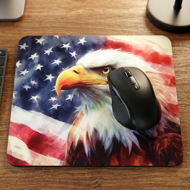Bald-Adler mit USA-Flagge Mousepad (Majestic Bald Eagle Portrait with American Flag. Mouse Pad)
