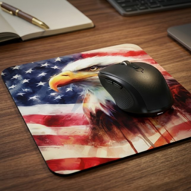 Bald-Adler mit USA-Flagge Mousepad (Majestic Bald Eagle Portrait with American Flag. Mouse Pad)