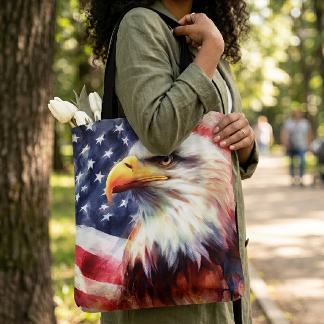 Bald-Adler mit USA-Flagge Tasche (Majestic Bald Eagle Portrait with American Flag. Tote Bag)