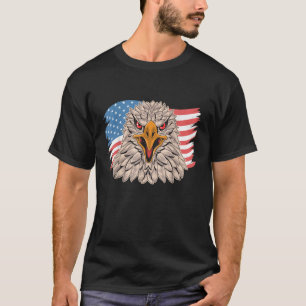 Bald-Adler vor einer amerikanischen Flagge T-Shirt