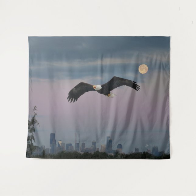 Bald Eagle In Front Of Seattle and Moon Wandteppich (Vorderseite (Horizontal))