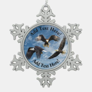 Bald Eagle Soaring Schneeflocken Zinn-Ornament
