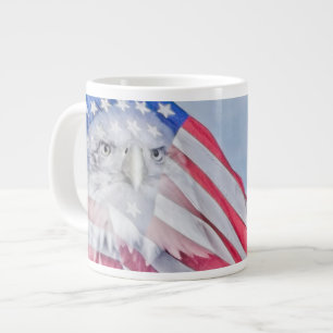 Bald Eagle und die amerikanische Flagge Jumbo-Tasse