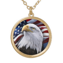 Bald Eagle vor der amerikanischen Flagge