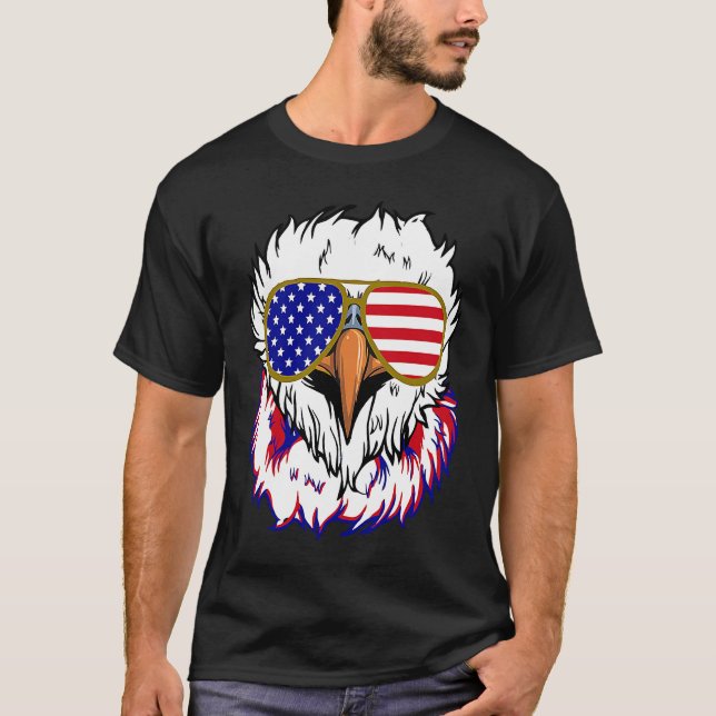 Bald Eagle with Mullet 4th of July American Flag T-Shirt (Vorderseite)