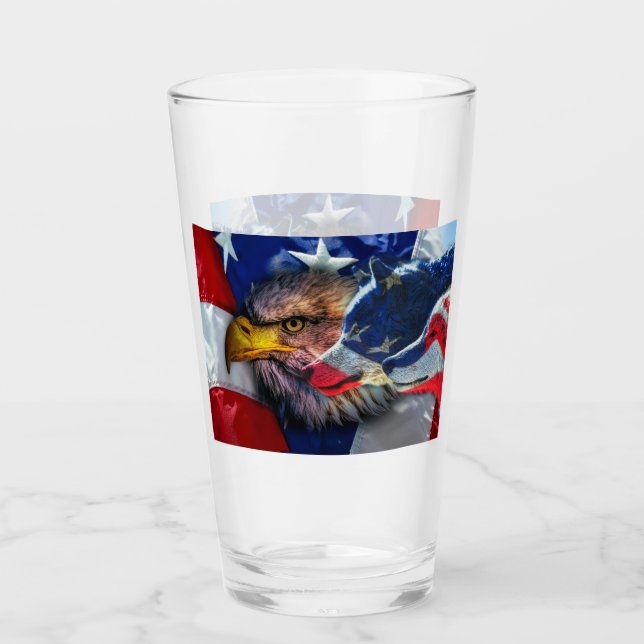 Bald Eagle Wolf American Flag Glas (Vorderseite)