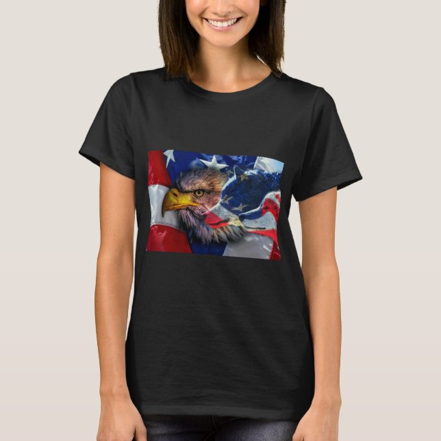 Bald Eagle Wolf American Flag T-Shirt (Vorderseite)