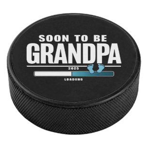Bald Großvater Herren EST. 2025 Neuer Großvater  Eishockey Puck