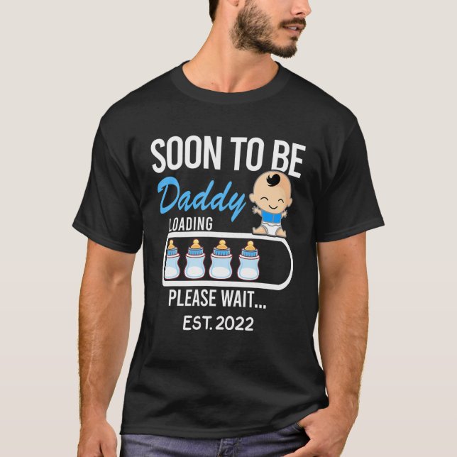 Bald, um Daddy 2022 , gefördert zu Daddy EST 2022 T-Shirt (Vorderseite)