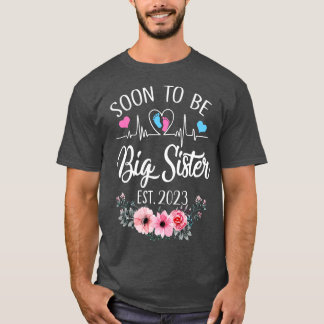 Bald zu einer großen Schwester Est 2023 Blumenschw T-Shirt