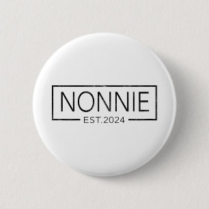 Bald zu Nonnie 2024 Mütter Tag Nonnie Est 2024 Button