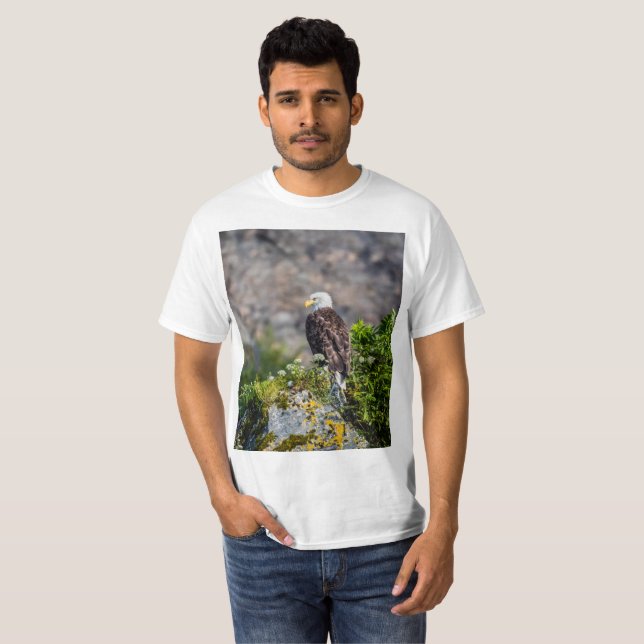 Baldadler auf dem Felsen T-Shirt (Vorne ganz)