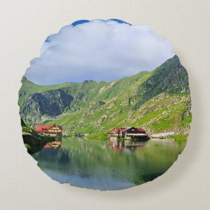 Balea-See-Reflexion – Karpatisches Alpen-Print Rundes Kissen