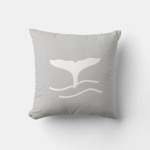 baleine. BLANC sur coussin gris