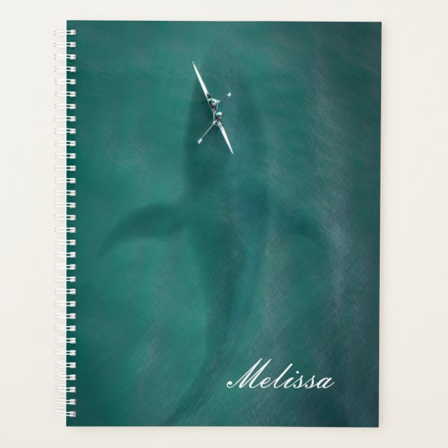 Baleine sous le bateau : jamais seule en mer (Devant)
