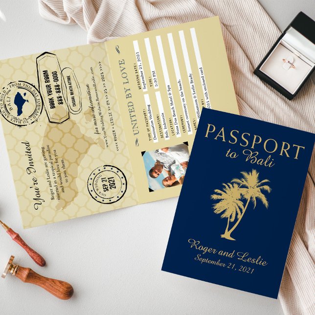 Bali Navy Blue and Gold Wedding Passport Einladung (Von Creator hochgeladen)