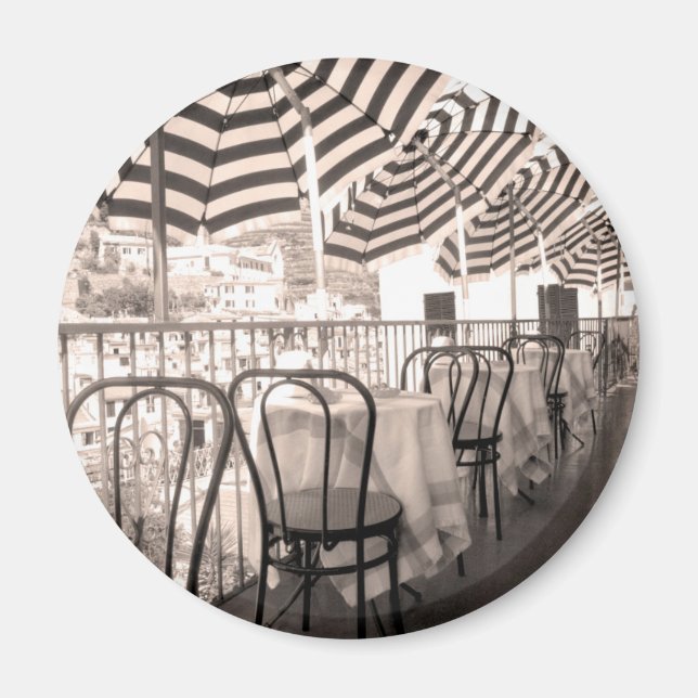 Balkon mit kleinem Restaurant, Italien Magnet (Vorne)