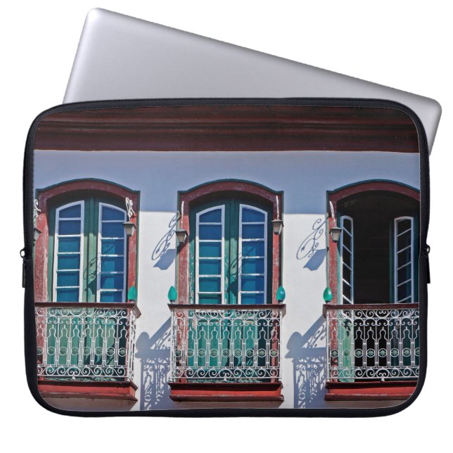 Balkone auf der Fassade in Diamantina, Minas Gerai Laptopschutzhülle (Vorderseite)