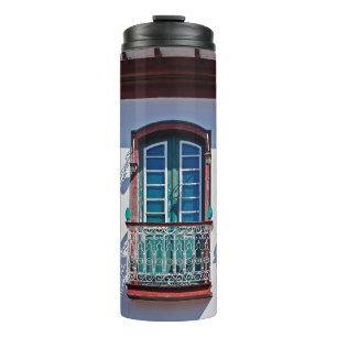 Balkone auf der Fassade in Diamantina, Minas Gerai Thermosbecher